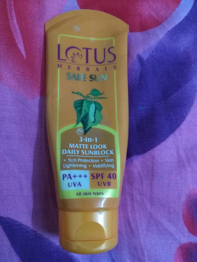 Lotus Herbals 3-in-1 Matte Look Daily Sunblock : Review - makeupadda